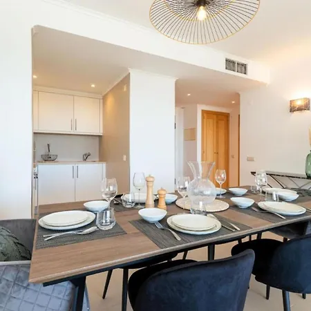 Snazzy Varandas Do Castelo One-bedroom Sleeps 2 Person شقة