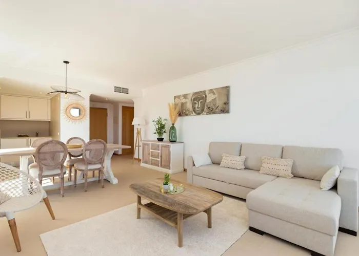 Snazzy Varandas Do Castelo One-bedroom Sleeps 2 Person شقة