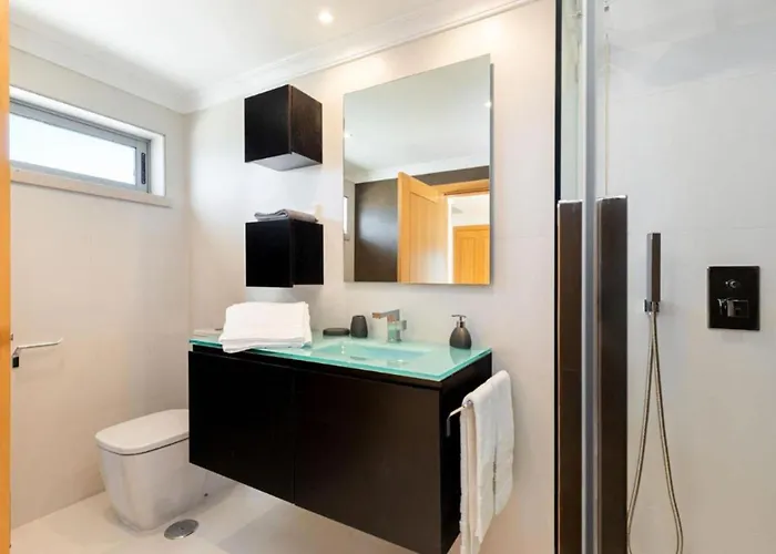 Snazzy Varandas Do Castelo One-bedroom Sleeps 2 Person *