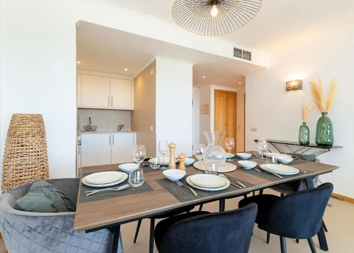 Snazzy Varandas Do Castelo One-bedroom Sleeps 2 Person شقة