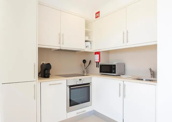 Snazzy Varandas Do Castelo One-bedroom Sleeps 2 Person *