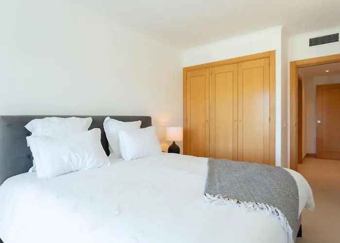 Snazzy Varandas Do Castelo One-bedroom Sleeps 2 Person Appartement *