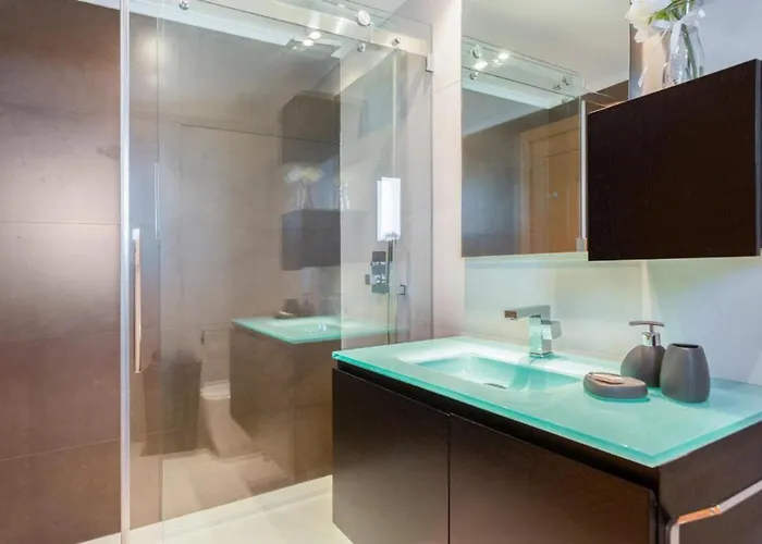 Snazzy Varandas Do Castelo One-bedroom Sleeps 2 Person *