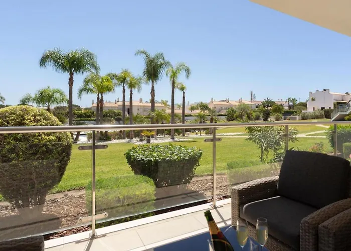 شقة Snazzy Varandas Do Castelo One-bedroom Sleeps 2 Person *