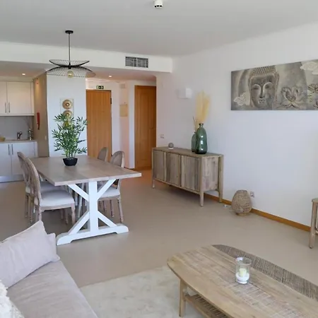 Snazzy Varandas Do Castelo One-bedroom Sleeps 2 Person *