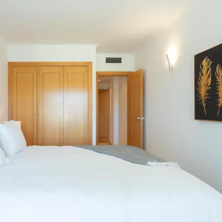 Snazzy Varandas Do Castelo One-bedroom Sleeps 2 Person Daire *